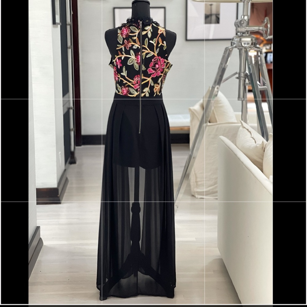 Embroidered romper - Picture 3 of 10